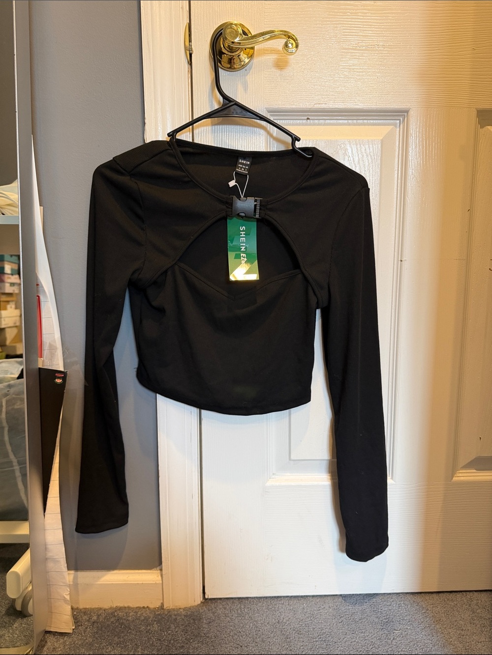 SHEIN Black Long Sleeve Cropped Cutout Top